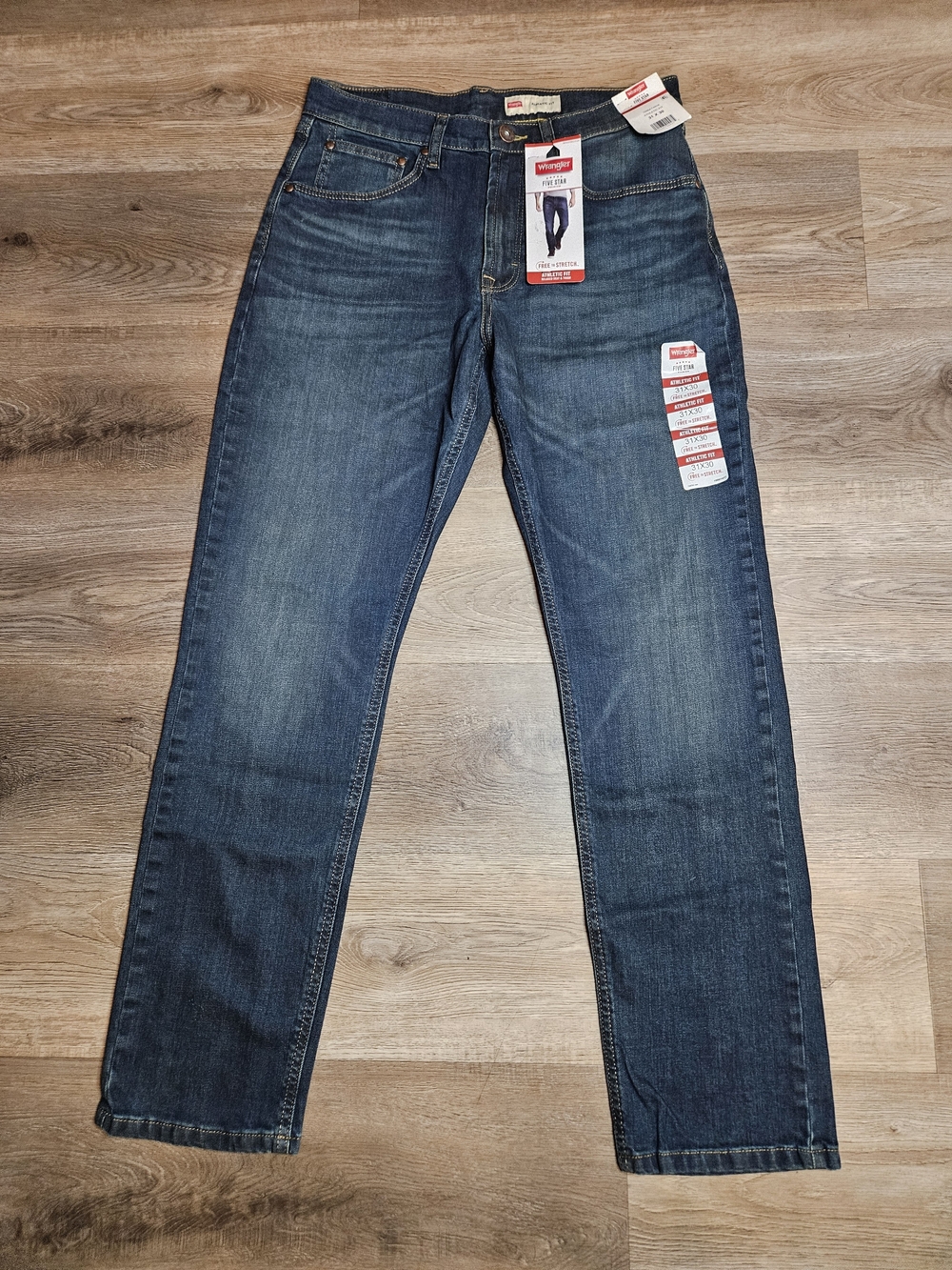 NEW Wrangler Men's Jeans Classic Straight  Athletic Fit Dark Blue 31x30 NWT